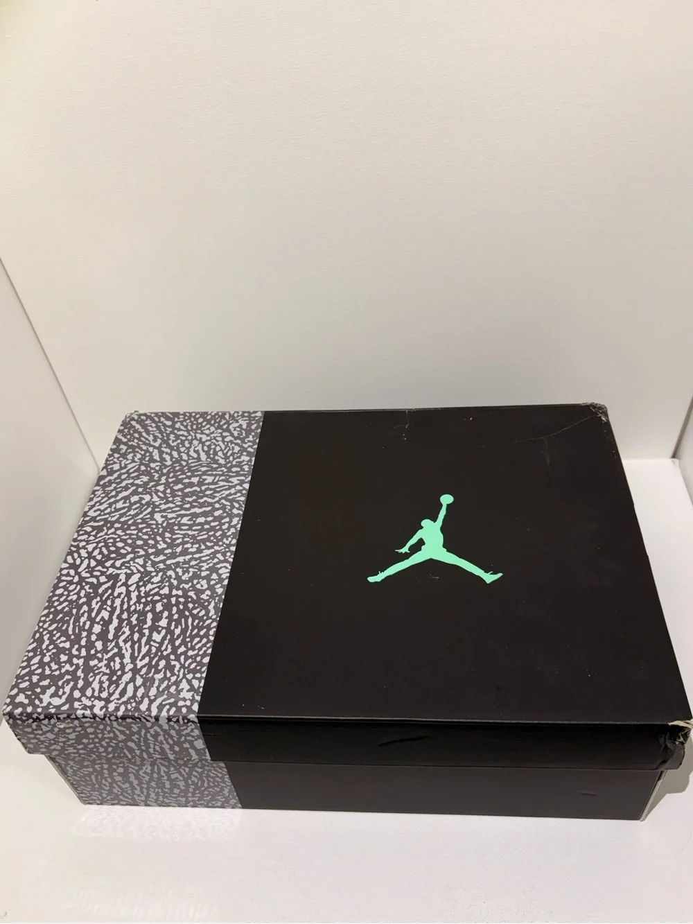 Air Jordan 3 Retro 'Green Glow'